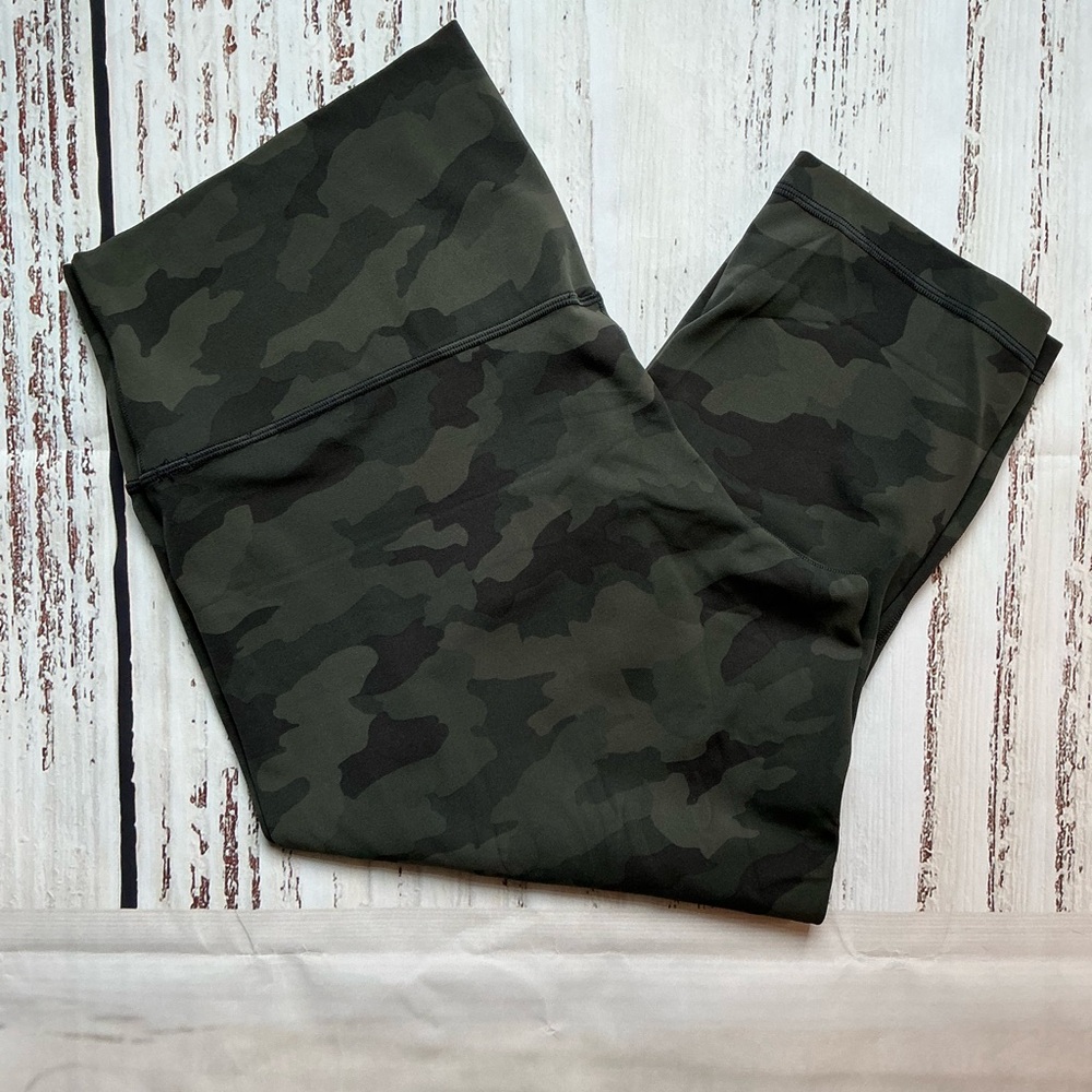 EUC Lululemon Align Green Camouflage Leggings